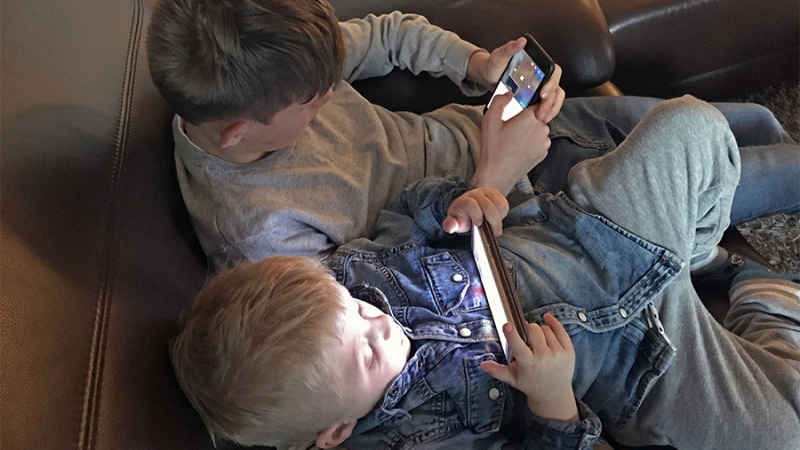 Нейробиолог предупредил о риске цифровой деменции из-за смартфонов